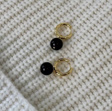 将图片加载到图库查看器,18K Gold Plated 15mm Hoop Huggies Earrings 8mm Black Obsidian
