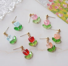 이미지를 갤러리 뷰어에 로드 , 18K Gold Plated Tulip Flower Stud Earrings