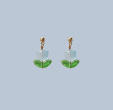 이미지를 갤러리 뷰어에 로드 , 18K Gold Plated Tulip Flower Stud Earrings