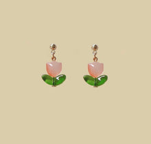 이미지를 갤러리 뷰어에 로드 , 18K Gold Plated Tulip Flower Stud Earrings