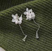将图片加载到图库查看器,Surgical Steel Acrylic Flower Glass Beads Earrings