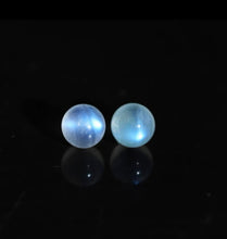 이미지를 갤러리 뷰어에 로드 , S925 Sterling Silver 8mm AAA Natural Moonstone Round Beads Stud Earrings