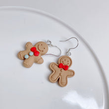 이미지를 갤러리 뷰어에 로드 , S925 Asymmetrical Gingerbread Man Christmas Ornaments Gingerbread Xmas Earrings