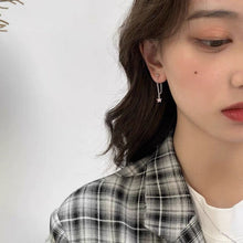 이미지를 갤러리 뷰어에 로드 , Korean small star charm chain earrings made of stainless steel with a 4cm chain.