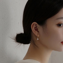 Load image into Gallery viewer, Minimalist 18K gold plated or silver plated hoop earrings with 5mm and 8mm AAA oval freshwater pearls in a huggie style.