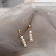 将图片加载到图库查看器,18K gold plated stud earrings with 3-4mm baroque natural pearls in a bar stud design, perfect for adding a touch of modern elegance to any outfit.