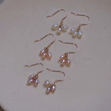 将图片加载到图库查看器,18K gold dangle earrings with 4mm AAA grade oval freshwater pearls, available in white, purple, or peach. Elegant and sophisticated design.