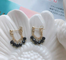 将图片加载到图库查看器,A pair of small earrings plated with 18K gold, featuring two 4mm peach baroque freshwater pearls on a bar.