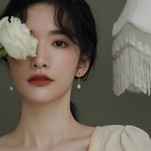 将图片加载到图库查看器,Minimalist Silver 925 /18K Gold Plated/ Surgical Steel AAA Oval Small Pearls 4-5mm Chain Earrings