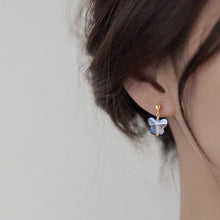 将图片加载到图库查看器,18K gold-plated earrings with 14mm clear AB rainbow butterfly faceted beads. Playful and elegant, ideal for adding sparkle to any outfit.