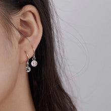 将图片加载到图库查看器,Set of 4 dainty and minimalist earrings, including lever back steel earrings with natural baroque pearls, sugar cube hoops, and CZ beads