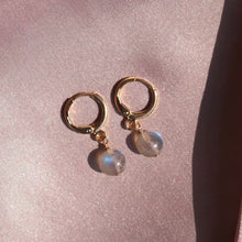 将图片加载到图库查看器,18K gold plated huggie hoop earrings with AAA-grade natural labradorite 8mm beads, perfect for adding a touch of mystery and sophistication to any outfit.