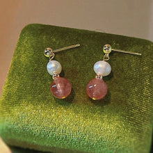 将图片加载到图库查看器,A pair of elegant earrings plated with 18K gold, featuring a 4mm natural pearl and an 8mm AAA-grade strawberry quartz stone.