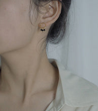 Load image into Gallery viewer, 18K gold plated geometric earrings with 4mm black tourmaline stones in a circle design, hypoallergenic and elegant.