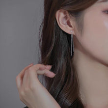 将图片加载到图库查看器,A pair of hypoallergenic surgical stainless steel stud earrings featuring double 2x2mm curb chains, available in 5cm and 6cm lengths, showcasing a sleek and trendy design.