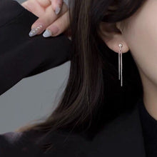 将图片加载到图库查看器,A pair of hypoallergenic surgical stainless steel stud earrings featuring double 2x2mm curb chains, available in 5cm and 6cm lengths, showcasing a sleek and trendy design.