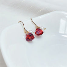 将图片加载到图库查看器,18K gold-plated earrings with 3mm pearls and 6mm garnet red cubic zirconia. Elegant and glamorous, ideal for adding a touch of sophistication to your look.