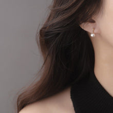 将图片加载到图库查看器,arrings plated with 18K gold, featuring 6mm natural pearls.