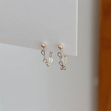 Load image into Gallery viewer, 18K gold plated surgical stainless steel heart chain earrings, 2.5cm in length, ideal for adding a touch of minimalist charm and sophistication to any outfit.