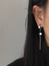 将图片加载到图库查看器,Surgical stainless steel Korean huggie earrings with 4mm cube design, 3cm rectangle charm, and 5-6cm hoop.