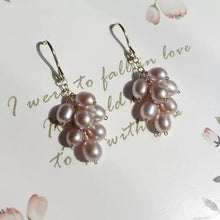 Load image into Gallery viewer, 18K gold-plated dangle earrings with 4mm grape AAA pearls in purple or peach. Elegant and sophisticated, ideal for adding a pop of color to your look.
