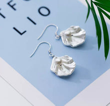 이미지를 갤러리 뷰어에 로드 , S925 Acrylic Pearl Flower Glass Beads Earrings Dangle
