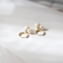 Load image into Gallery viewer, 18K Gold Plated 4&amp;8mm Button Freshwater Pearls Earrings
