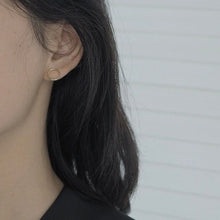 이미지를 갤러리 뷰어에 로드 , 미니멀리스트 18K 골드 도금 11-12mm 기하학적 모양 원형 원형 스터드 귀걸이
