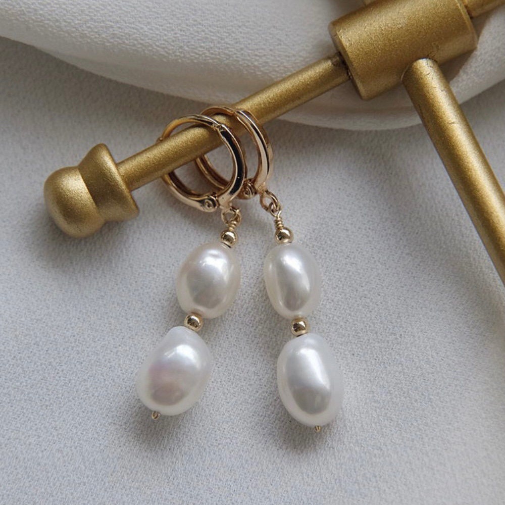 18K gold plated hoop earrings with 7-8mm freshwater pearls, perfect for adding a touch of elegance to any outfit.