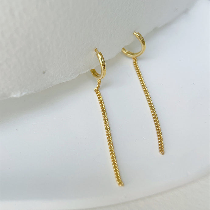 18K gold-plated hoop earrings with 16mm hoop and tassel chains, measuring 6cm in length. Minimalist design suitable for casual or formal wear.