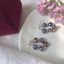 Load image into Gallery viewer, Hypoallergenic surgical steel hoop earrings with 4mm baroque peacock black freeform pearls, elegant and safe for sensitive ears.
