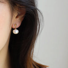 이미지를 갤러리 뷰어에 로드 , 18K gold plated earrings with 5mm and 8mm button freshwater pearls, hypoallergenic and elegant.
