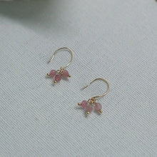 将图片加载到图库查看器，18K gold plated dangle earrings with 3-4mm natural pink and black tourmaline AAA faceted beads, hypoallergenic and nickel-free.
