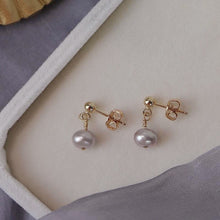 将图片加载到图库查看器，Gold Natural Freshwater 4-6mm Small Button Grey Pearls Earrings
