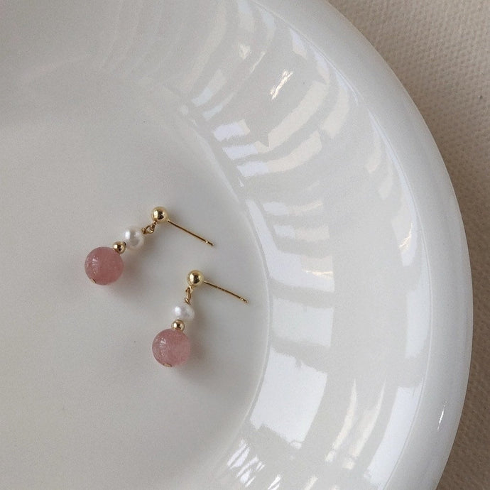 Gold plated stud earrings with natural baroque pearls and Mozambique rose quartz, 4mm and 8mm, respectively.