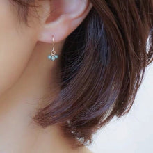 이미지를 갤러리 뷰어에 로드 , 18K gold plated dangle earrings with 4mm aquamarine round beads, hypoallergenic and elegant, Korean-inspired design.
