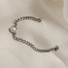 Load image into Gallery viewer, Korean Fashion Style Stainless Steel Chunky Cuban Chain 8mm AAA Freshwater Pearls Bracelet
