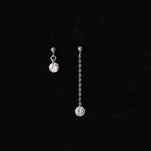 이미지를 갤러리 뷰어에 로드 , 한국어 비대칭 2pc 다른 디자인 외과 강철 미니멀리스트 스터드 AAAA 큐빅 지르코니아 5mm 귀걸이
