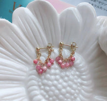 将图片加载到图库查看器，A pair of small earrings plated with 18K gold, featuring two 4mm peach baroque freshwater pearls on a bar.
