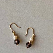 이미지를 갤러리 뷰어에 로드 , 18K gold plated dangle earrings with 4-5mm natural pearls and 8mm smoky quartz, hypoallergenic and nickel-free.
