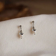 Load image into Gallery viewer, Korean Fashion Elegant 4-5mm AAA Freshwater Pearls Flower Earrings
