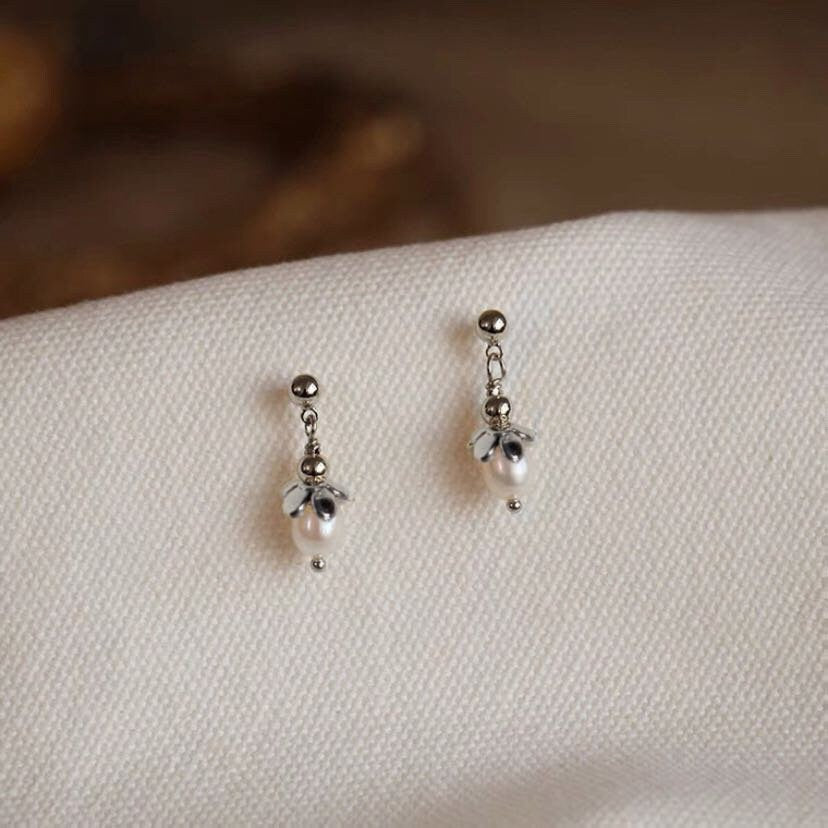 Korean Fashion Elegant 4-5mm AAA Freshwater Pearls Flower Earrings