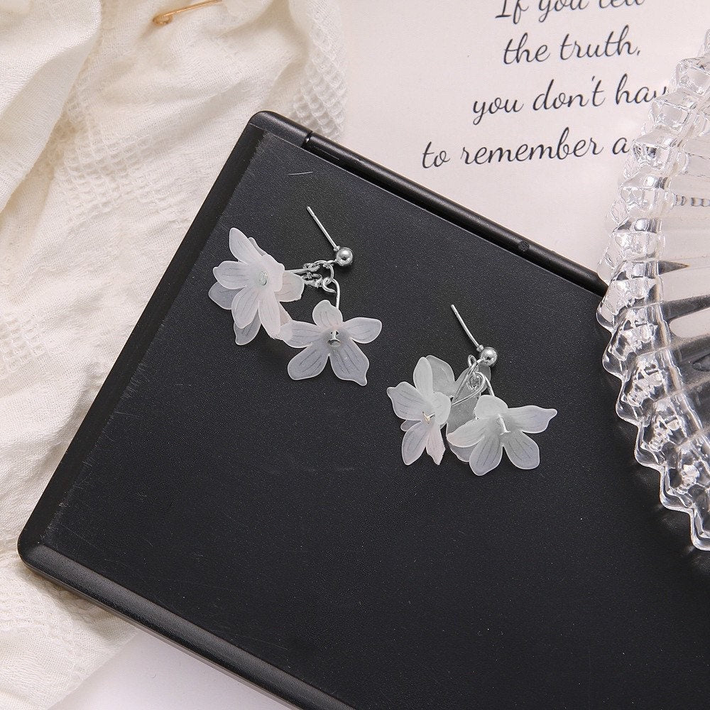 Gold/Silver Steel Stud Korean Fashion White Acrylic Flower Earrings Wedding Bridal and Bridesmaid Gifts