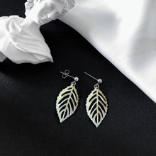 이미지를 갤러리 뷰어에 로드 , 우아한 스테인레스 스틸 얇은 경량 잎 귀걸이 3cm

