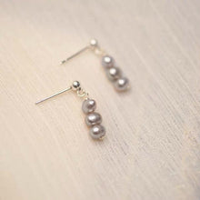 Load image into Gallery viewer, Surgical Steel 5mm Grey Button Baroque Pearls Earrings Bar Stud
