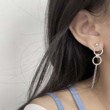 将图片加载到图库查看器，Asymmetrical 2-piece Different Design Earrings with 10mm Ring Circle Studs and Kpop-Inspired Thin Cuban Chain (2x3mm), Trendy Jewelry.
