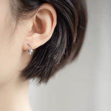 이미지를 갤러리 뷰어에 로드 , 골드/실버 미니멀리스트 오스트리아 크리스탈 4mm 타원형 면 처리된 비드 투명 Ab 작은 스터드 귀걸이
