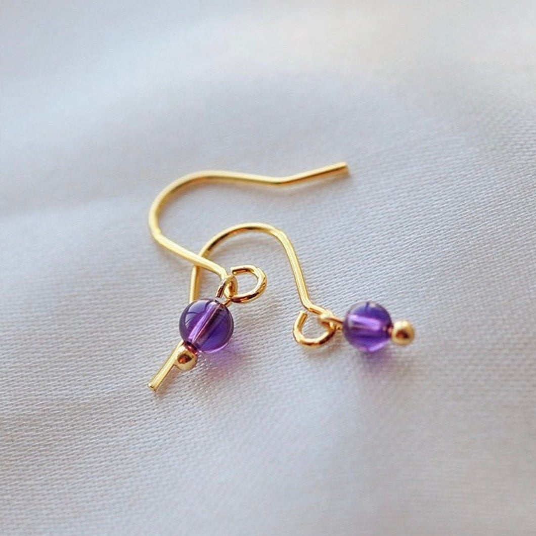 18K gold-plated earrings with 3-4mm purple natural crystal mini amethyst beads. Elegant and vibrant, ideal for adding a pop of color to your look.