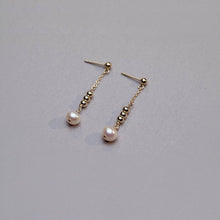 将图片加载到图库查看器，18K gold plated or surgical steel earrings with 7-8mm natural off-round pearls, perfect for adding a touch of sophistication to any outfit.
