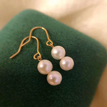 이미지를 갤러리 뷰어에 로드 , 18K gold plated dangle earrings with AAA-grade 7mm freshwater pearls, perfect for adding a touch of sophistication to any outfit.
